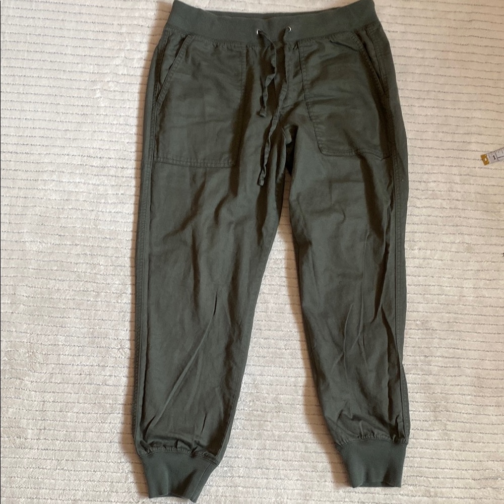 GAP Women’s Olive Jogger Pants
